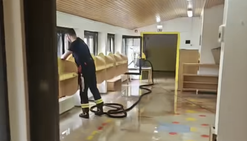 Voda zalila vrtec, del šole in zobozdravstveno ambulanto