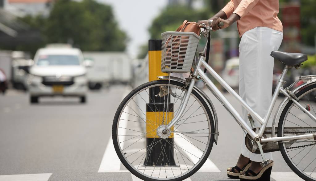 Pametni semaforji v Ljubljani? Kolesarji še vedno ustavljajo, pritiskajo gumbe in sestopajo