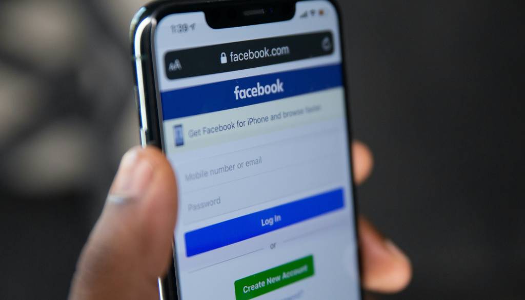 Se tudi vam prikazuje to sporočilo? Facebook ima težave tudi v Sloveniji