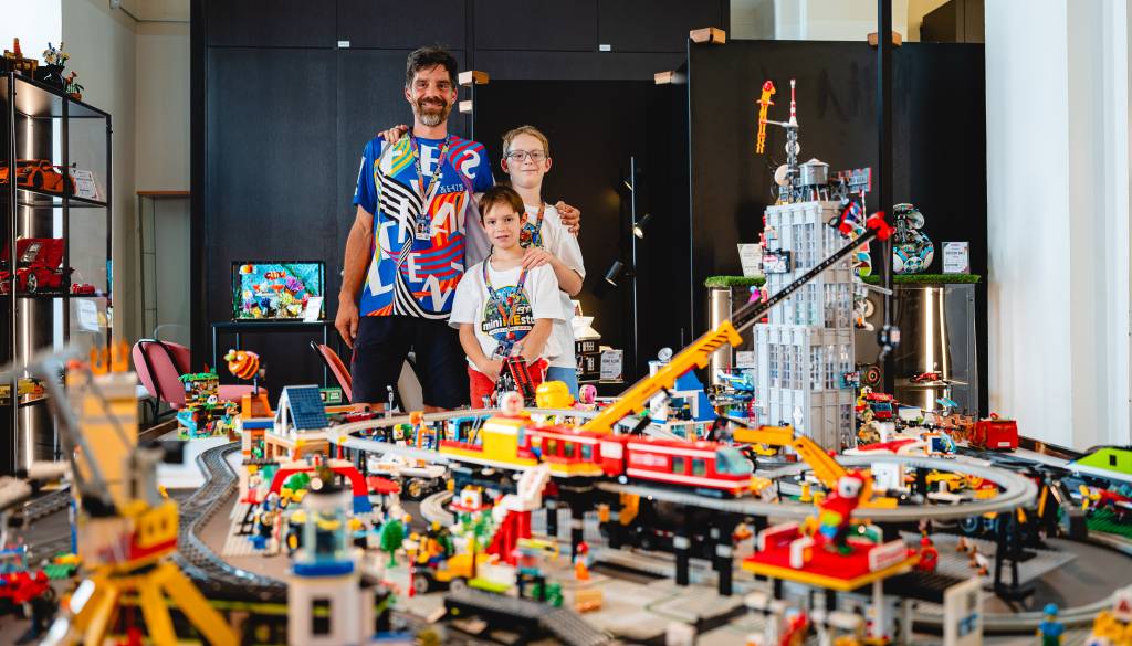 FOTO: V Vetrinjskem dvoru zaživelo Mini MEsto, na ogled velika zbirka Lego kock
