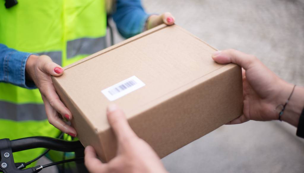 Pozor, Ljubljančani prejeli paket, ki ga niso naročili, in ostali brez 49 evrov