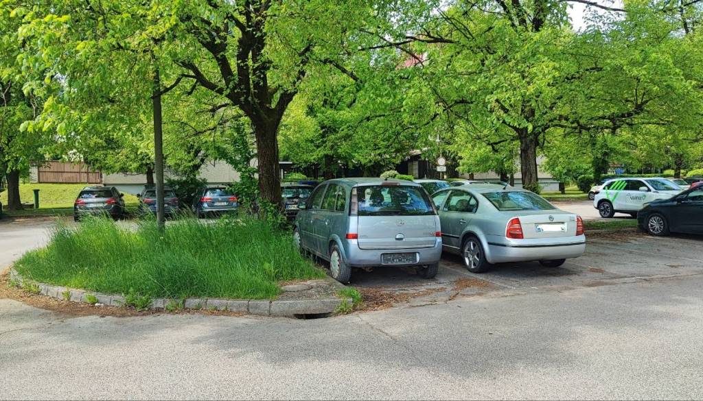 Je to ljubljanski rekorder? Občan trdi, da je isti passat na parkirišču že 30 let