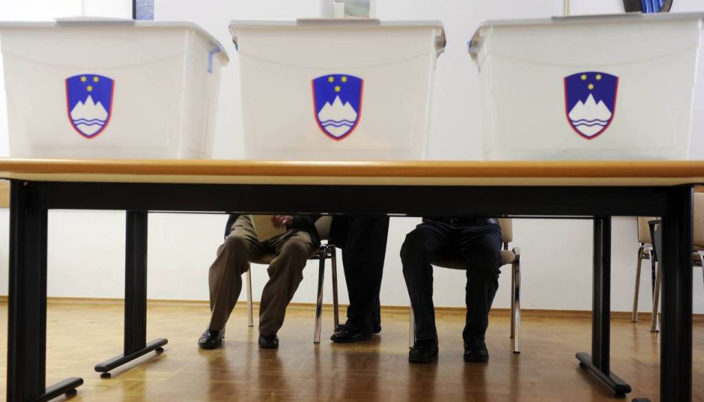 Državni zbor določil datum referenduma o noveli zakona o parlamentarni preiskavi