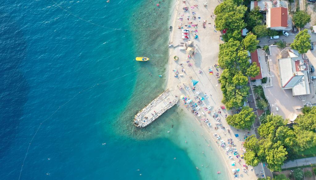 VIDEO: Natrpana hrvaška plaža šokirala turiste: »Tja ne bi šel niti zastonj«