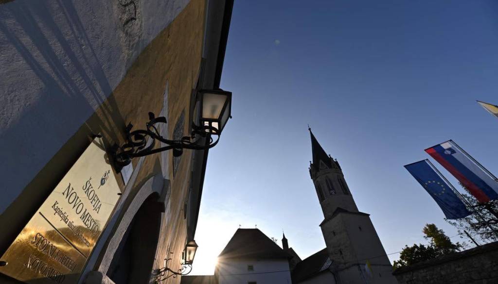 Novi obrazi v župnijah na Dolenjskem: Poglejte, kdo prihaja in kdo odhaja