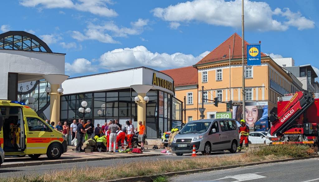 FOTO in VIDEO: Prometna nesreča pri glavni avtobusni postaji: Po neuradnih informacijah naj bi bil udeležen otrok