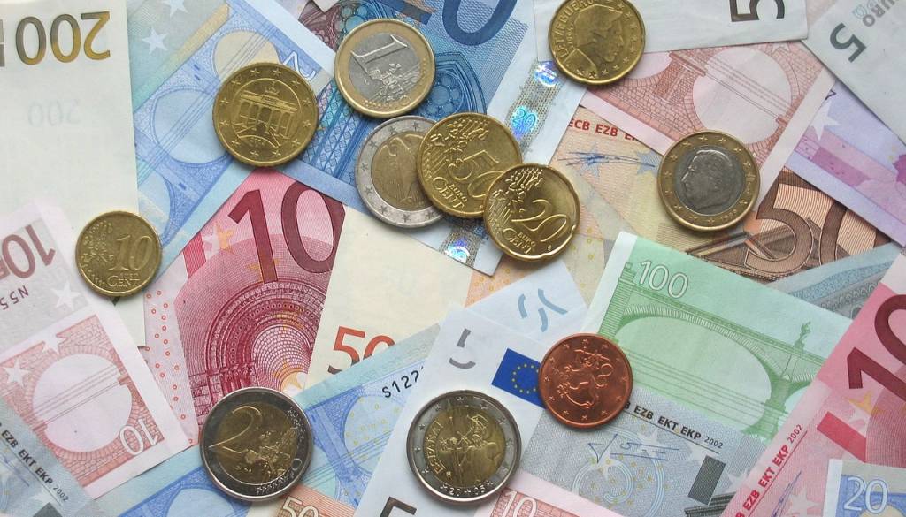 Prihajajo novi evrski bankovci, o njihovem videzu lahko odločate tudi vi