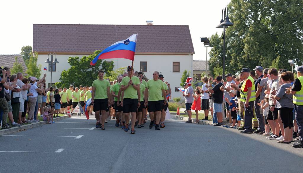 FOTO in VIDEO: Pomurje pozdravilo svoje gasilske junake, ki so osvojili olimpijsko srebro
