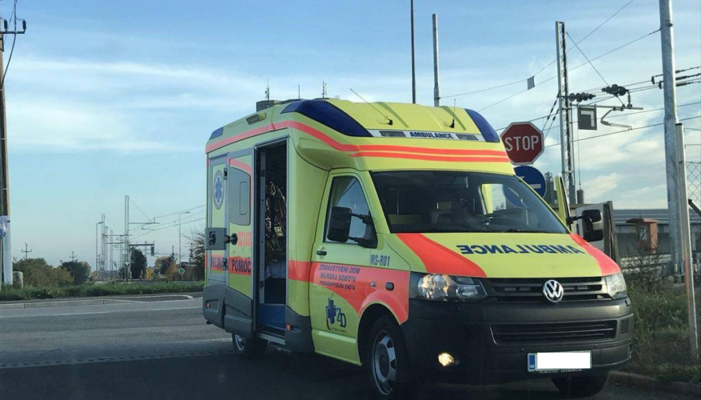 Tragično jutro v Ljubljani: V hudi prometni nesreči umrla ena oseba