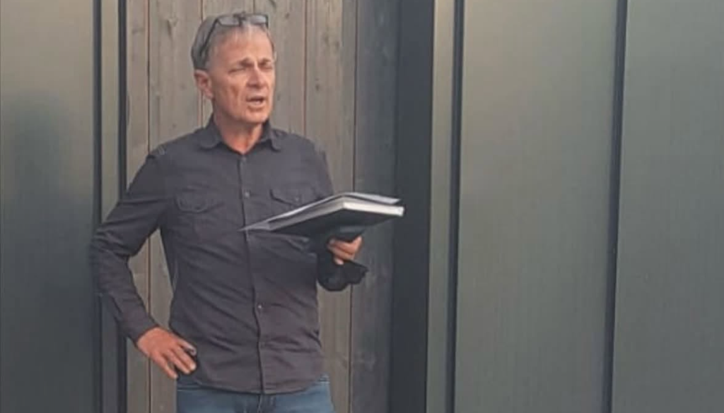 Na Kočevskem počilo že po drugi točki sestanka, Martin odstopil na mestu: »Srečno!«