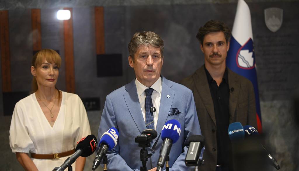 FOTO: Opozicija s predlogom za razrešitev Stevanovića, je kršil ustavo?