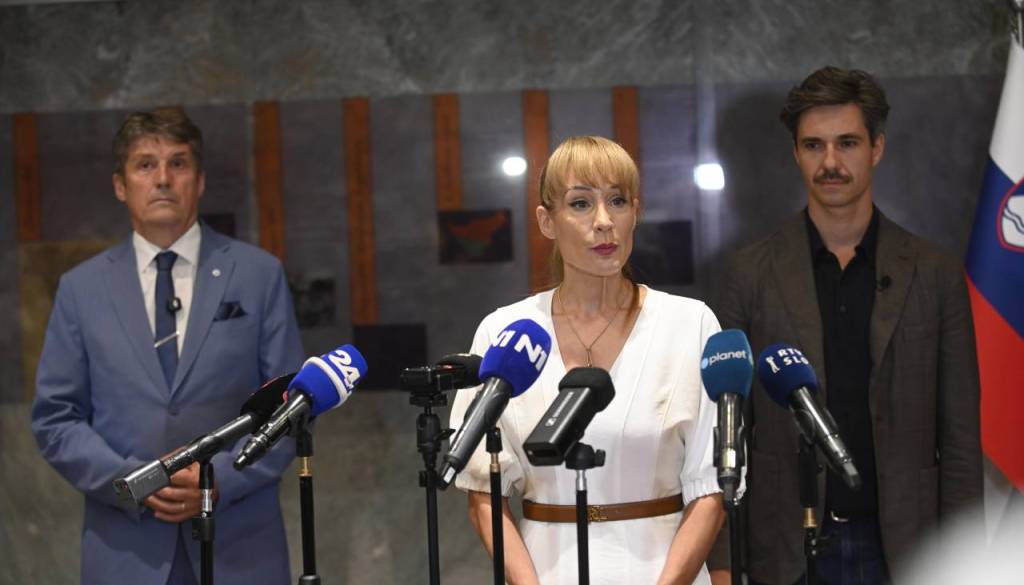FOTO: Opozicija udarila po Stevanoviću, na mizi je njegova razrešitev: »Z ustavo se ni za igrati«