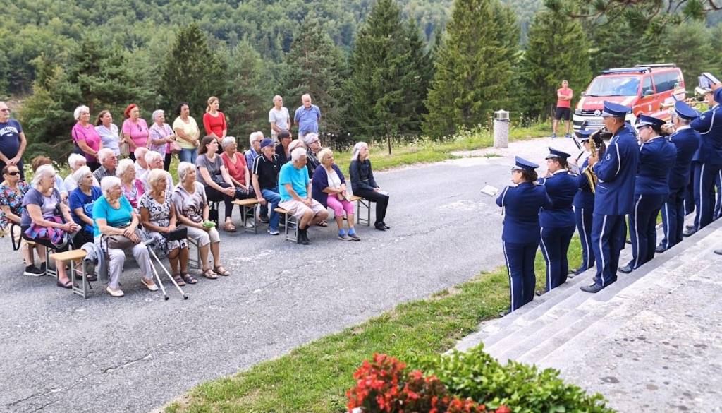 Na Belem polju počastili spomin na 45 ustreljenih talcev