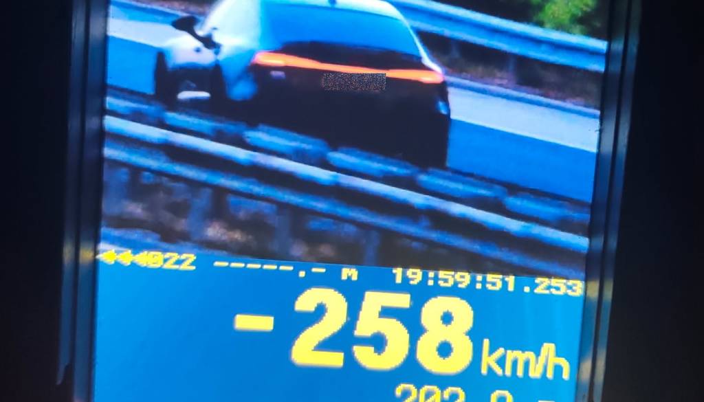 Neverjetno: po dolenjski avtocesti s kar 258 kilometrov na uro