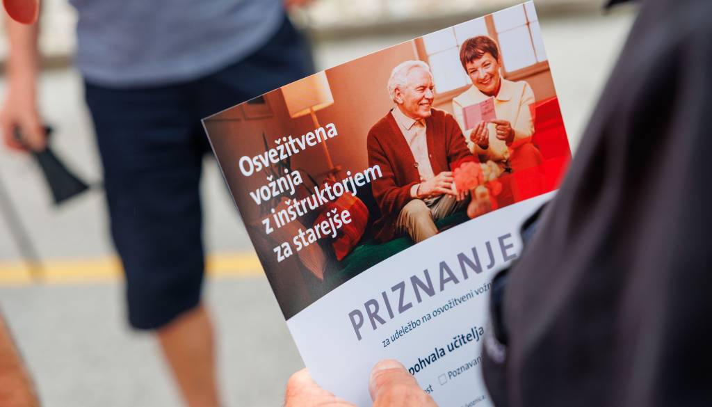 Osvežitvene vožnje za starejše voznike 2026: Naj varnost ne bo omejena s številko