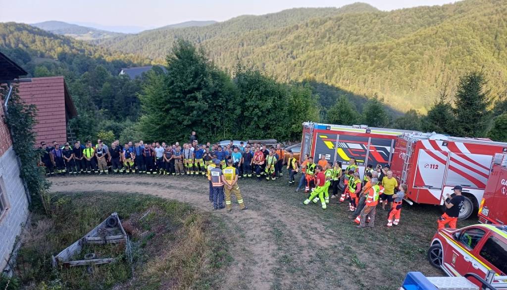 FOTO: Več kot sto ljudi iskalo pogrešanega otroka. Preobrat prinesel glas enega od staršev
