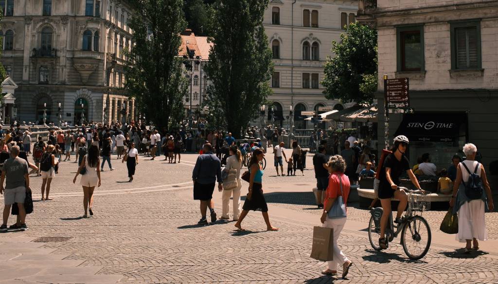 Meteorologi zaostrili opozorilo! Za konec tedna napovedujejo skoraj 40 stopinj