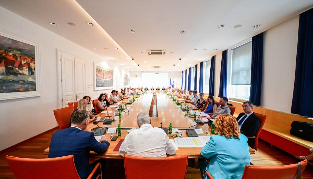 FOTO: Župani Podravja z novo ministrico o prihodnosti regije in evropskih milijonih