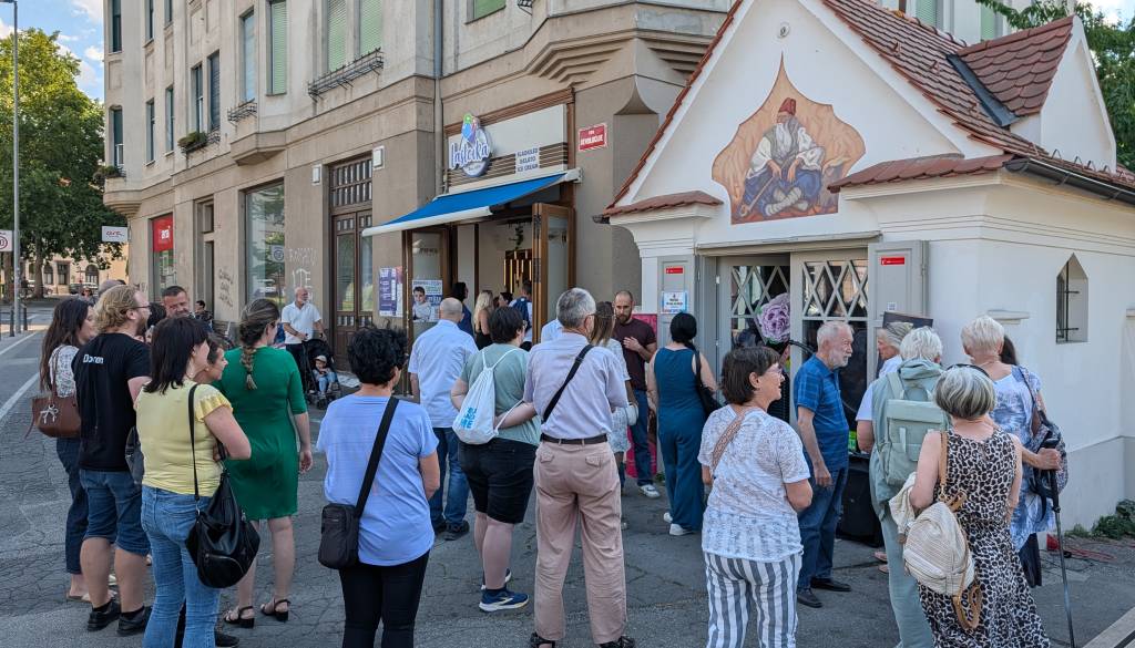FOTO in VIDEO: V Trafiki odprli razstavo o Lastovki, sladoledarni, ki že 50 let sladka Maribor