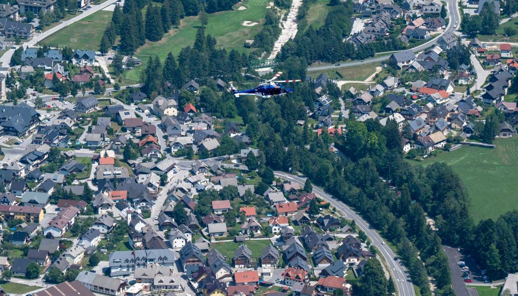 FOTO in VIDEO: Kaj se je zgodilo na Vitrancu? Posredovali gorski reševalci in helikopter