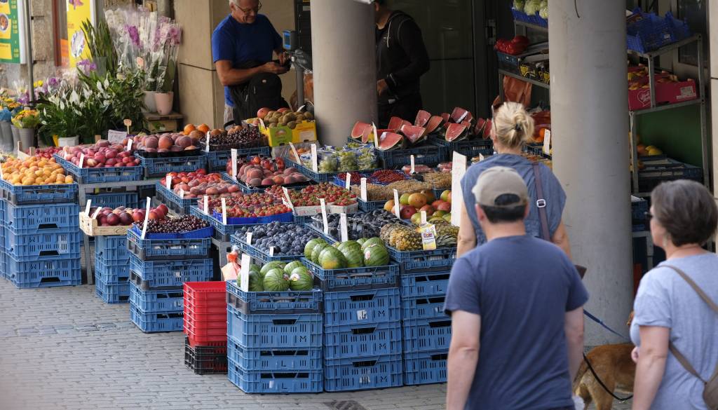 Paradižnik v Ljubljani dražji od piščančjega fileja in svinjskih zrezkov!