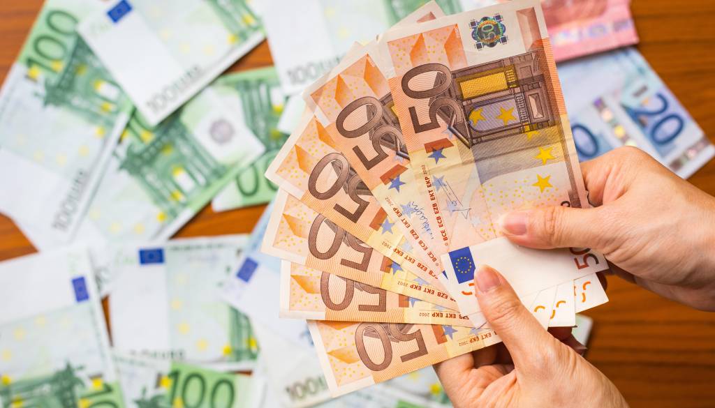 Številni Slovenci lahko še do konca avgusta izkoristijo višjo pomoč države