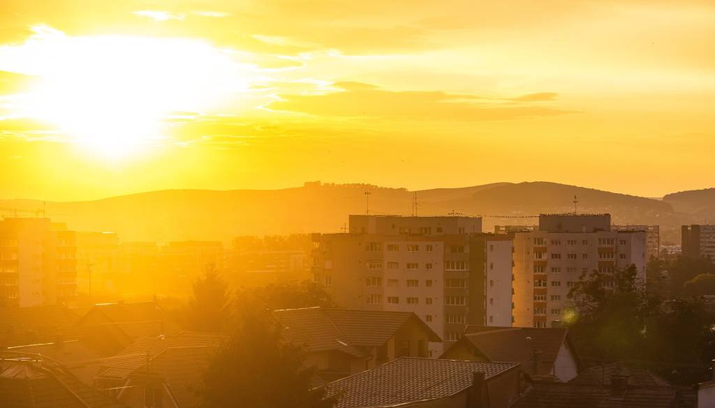 Obeta se peklensko vroč konec tedna. Poglejte, kje bo najhuje
