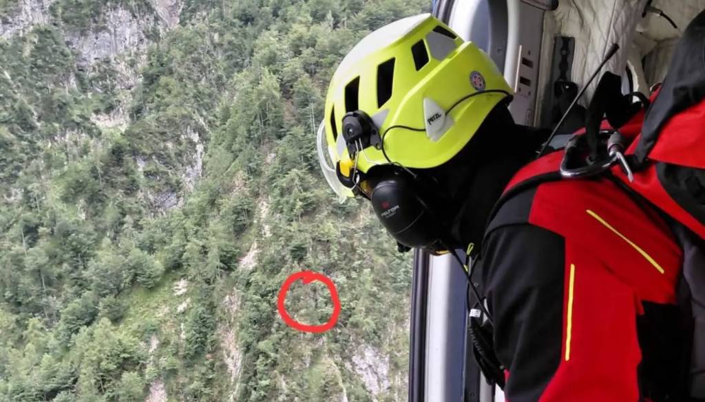 Gorski reševalci iz Bohinja reševali pohodnika: Pod Voglom obtičal za dva dni, šele nato poklical pomoč