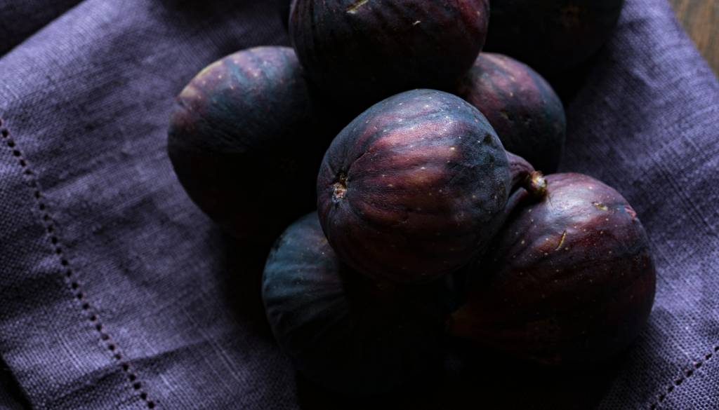 Nenavadna tatvina v Istri: Slovenka iz kleti ukradla dva kilograma fig, lestev in kozarce