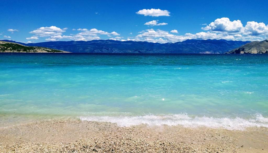 Hrvaško morje ni več tako brezhibno, strokovnjaki opozarjajo na vpliv množičnega turizma