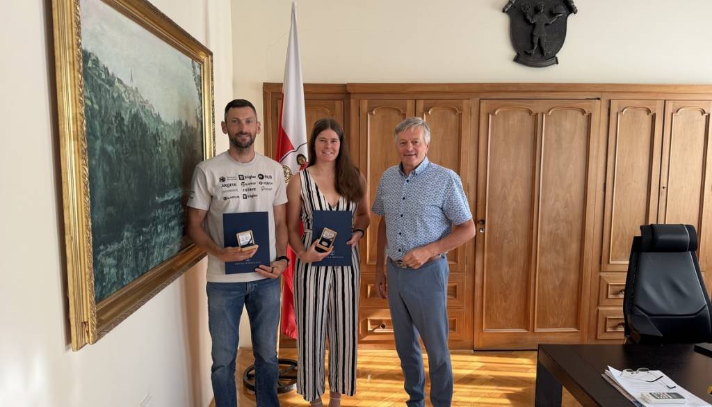 Radovljica pozdravila svoja olimpijca: Župan sprejel Lucijo Medja in Jakova Faka