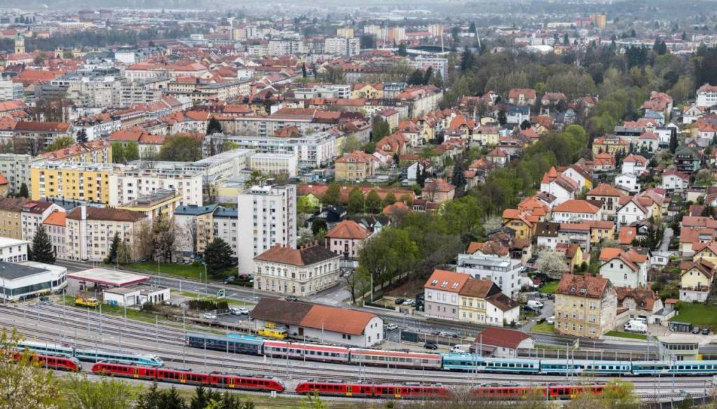 Eno zemljišče za 17.500 evrov, drugo za 1120: Kaj prodaja mariborska občina?
