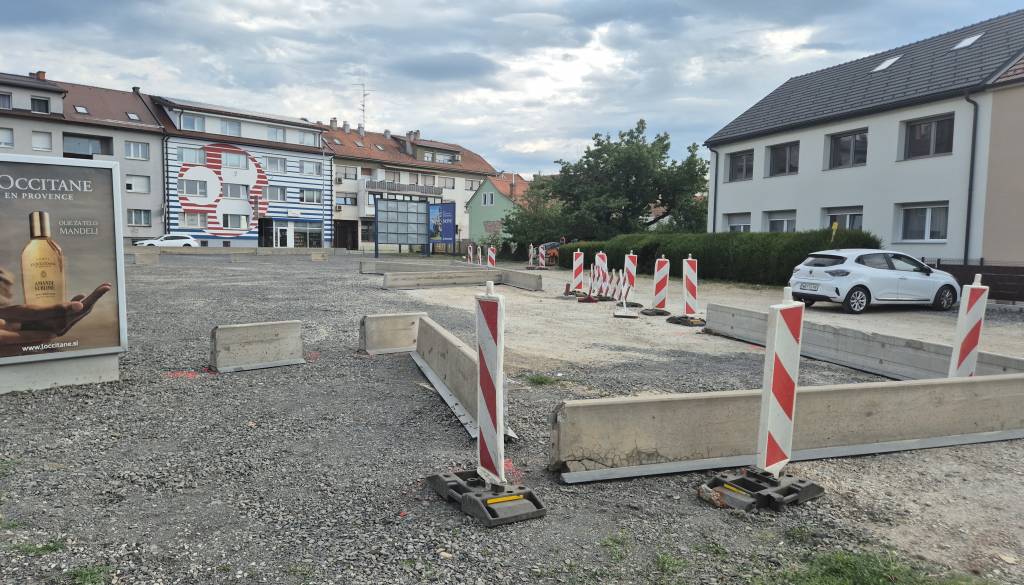 Preobrat pri urejanju parkirišča v Murski Soboti, občina zemljišče prodala zasebnemu podjetju