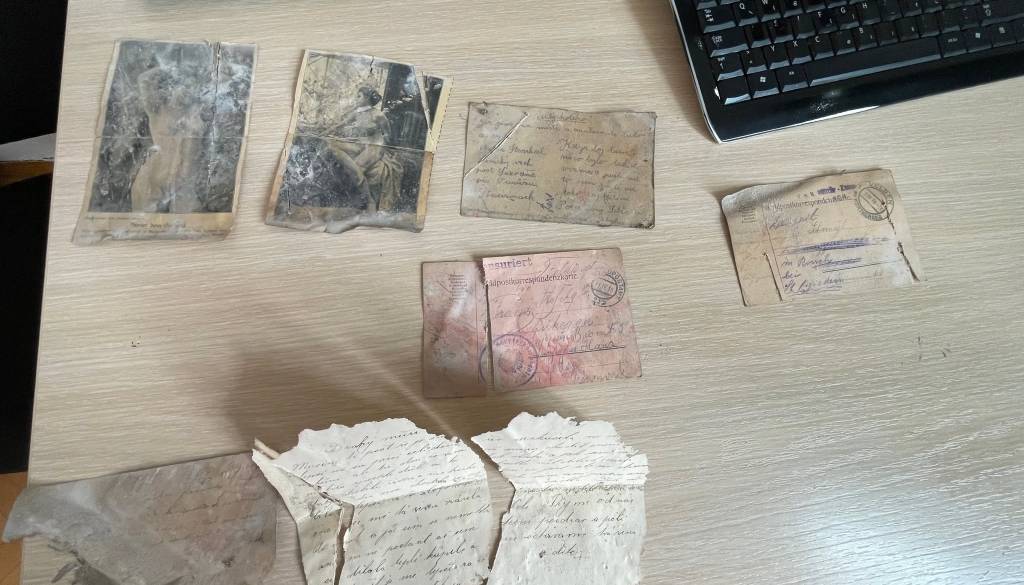 Kaj skrivajo več kot sto let stari zidovi ptujskega kina? Delavci naleteli na žgečkljivo najdbo