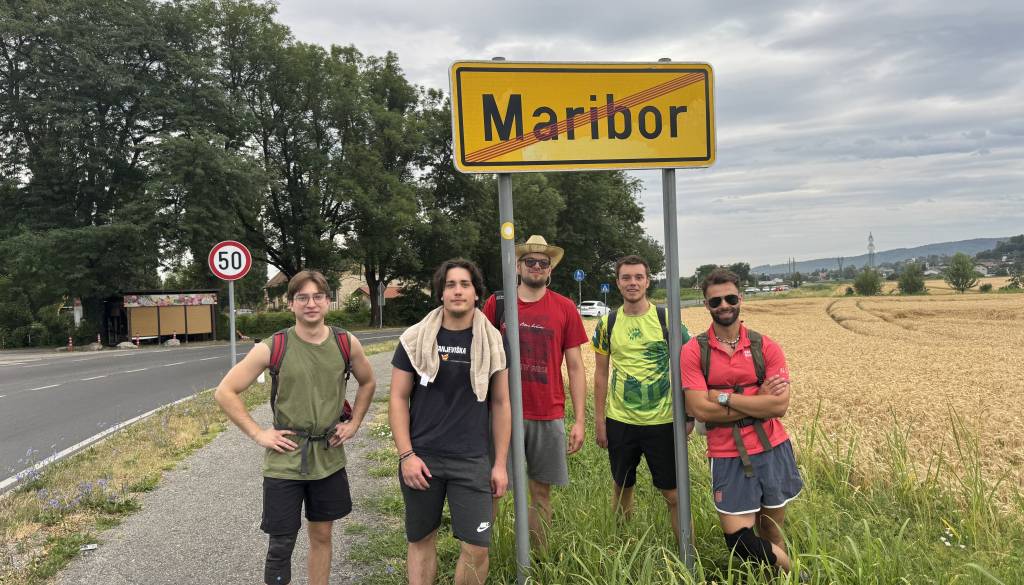 Mariborska odprava študentov že na poti proti Novemu mestu, čaka jih 130 kilometrov dolga pot