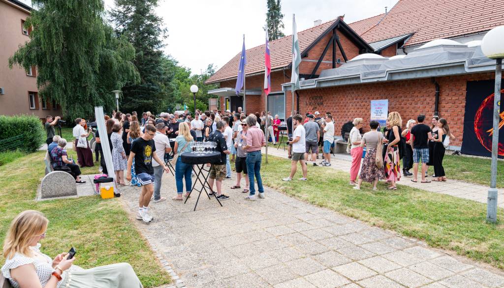 FOTO in VIDEO: V Ljutomeru odprli Grossmannov festival, častna gostja je nekdanje Bondovo dekle