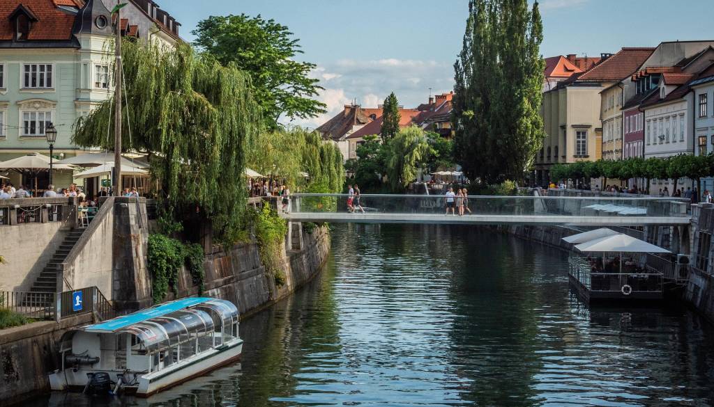 Namesto avtobusa z ladjico v službo? Takšna je vizija mesta Ljubljane