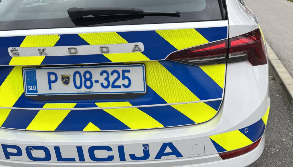 Pretres v Sloveniji: ob parkiranem vozilu našli dve mrtvi osebi