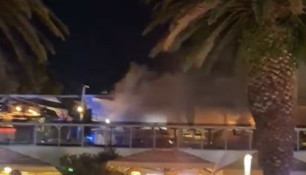 FOTO in VIDEO: Požar v priljubljenem hrvaškem rooftop baru, gost dim prekril središče mesta
