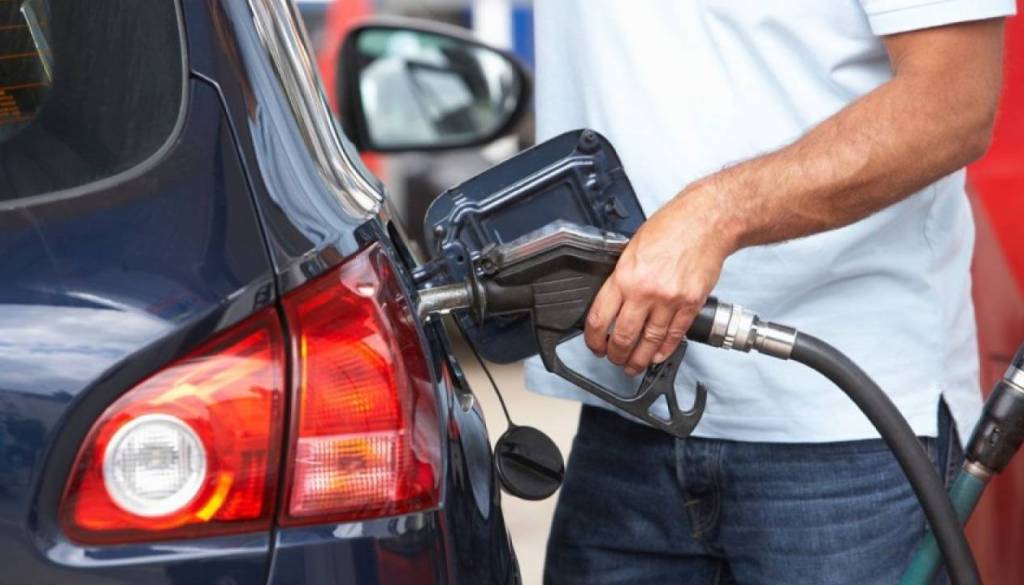 Bencin in dizel cenejša, koliko boste po novem plačali za liter?