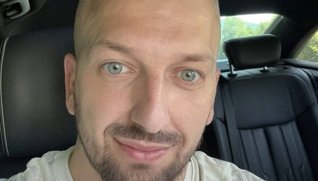V Mursko Soboto prihaja eden najbolj znanih in kontroverznih slovenskih influencerjev
