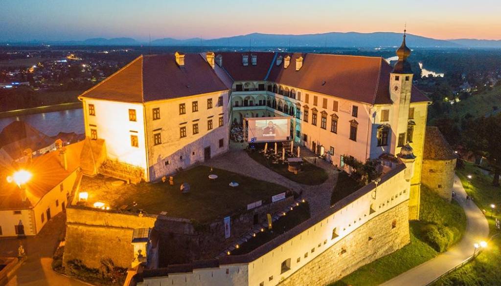 Danes se na Ptujskem gradu začenja Kino brez stropa