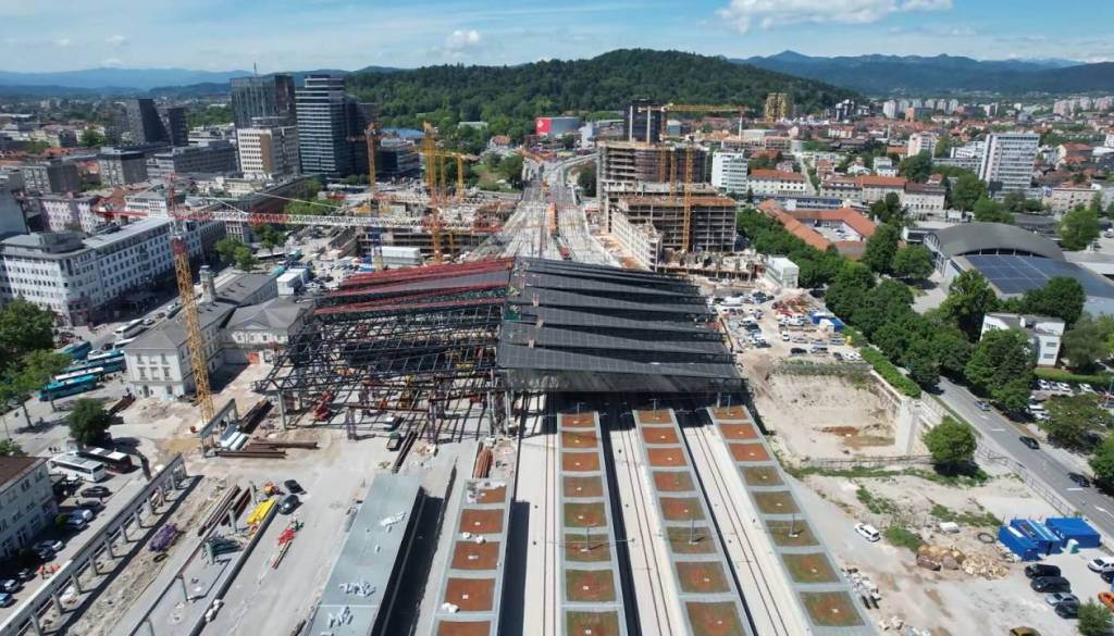 Ljubljanska železniška postaja zamuja: Večina del do novembra, vsa šele februarja 2027