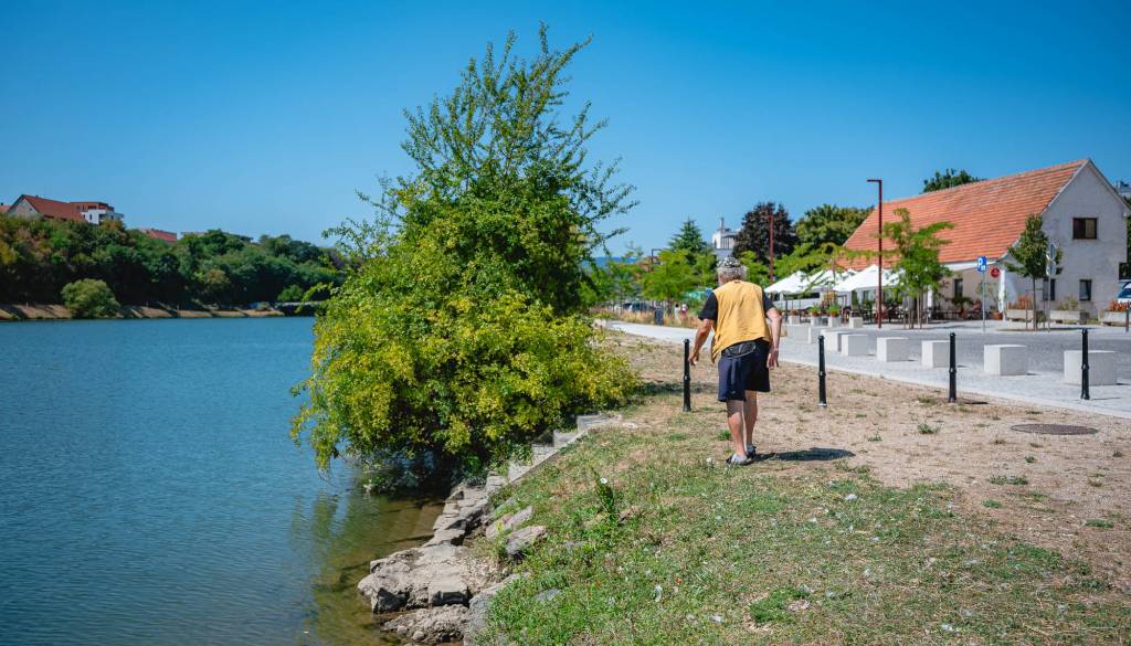 »Cel kup ljudi je samo snemalo«: 81-letnik medtem reševal otroka iz Drave