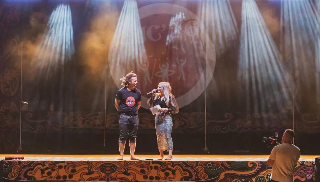Po žonglerskem spektaklu na Ptuju še priznanje: Tina in Matjaž Kekec sta ime tedna