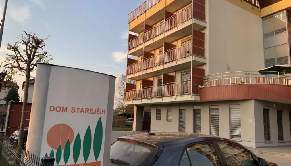 Novi svet Doma starejših Rakičan izvolil predsednika: Od v. d. direktorice zahteva vpogled v finance, kadre in sodne spore