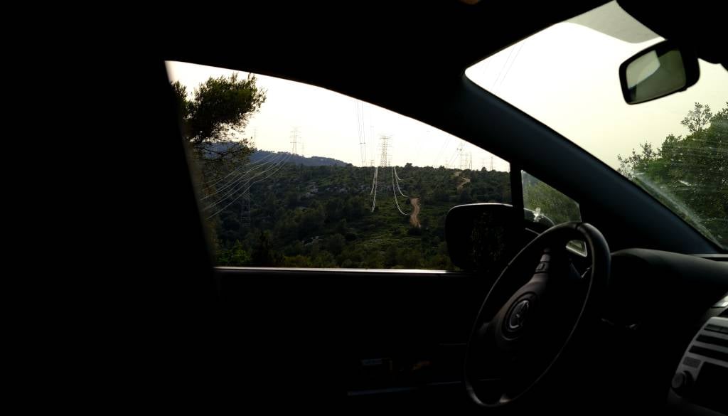 Nevaren incident na Hrvaškem: Otroka skoraj uro pustila v zaklenjenem avtomobilu