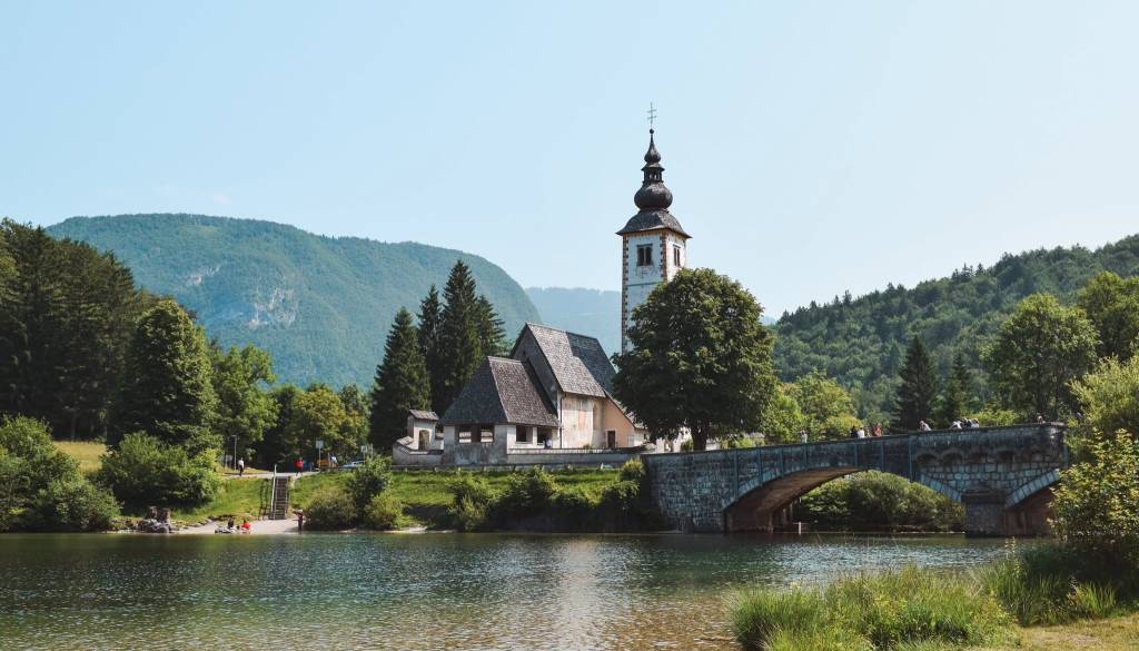 Bohinjsko jezero podrlo avgustovski temperaturni rekord