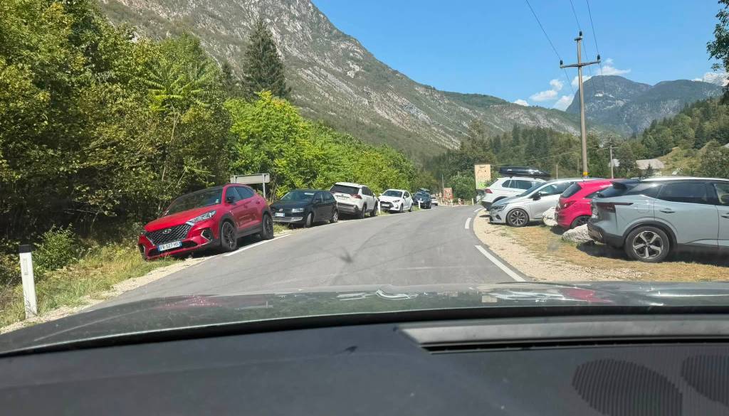 Bovčanom je prekipelo: Občina poziva k prijavljanju kršitev, Lista za Posočje zahteva razrešitve