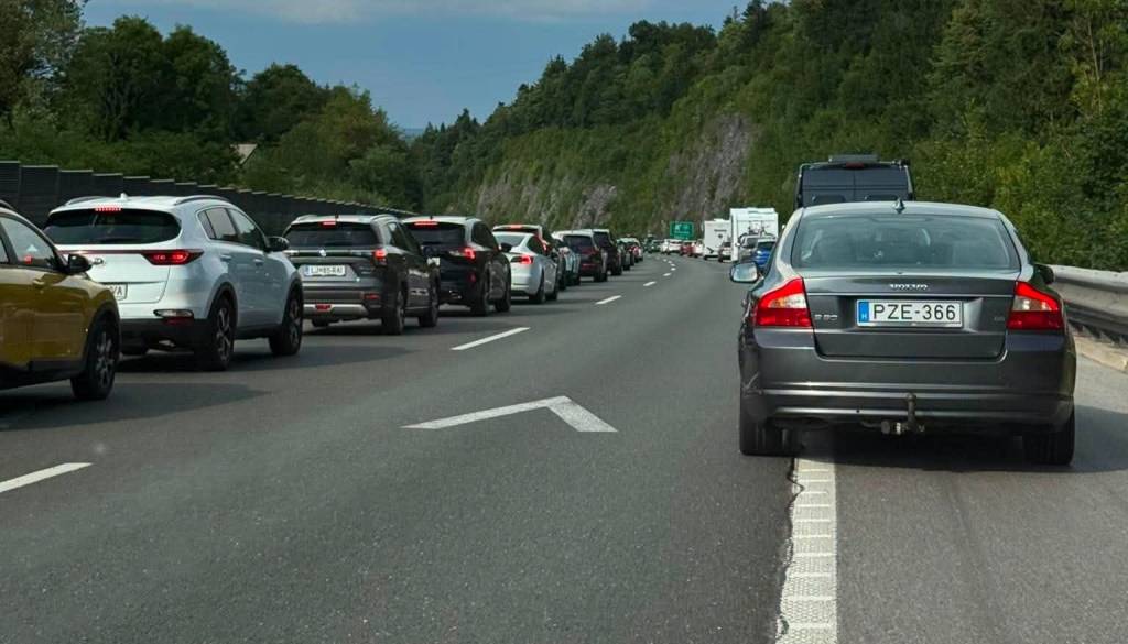 Zakaj na avtocesti obstanemo brez očitnega razloga?